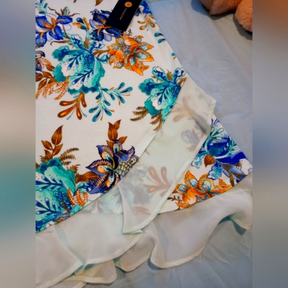 Floral Ruffle Top - Picture 3 of 7